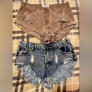 One Teaspoon Denim shorts.